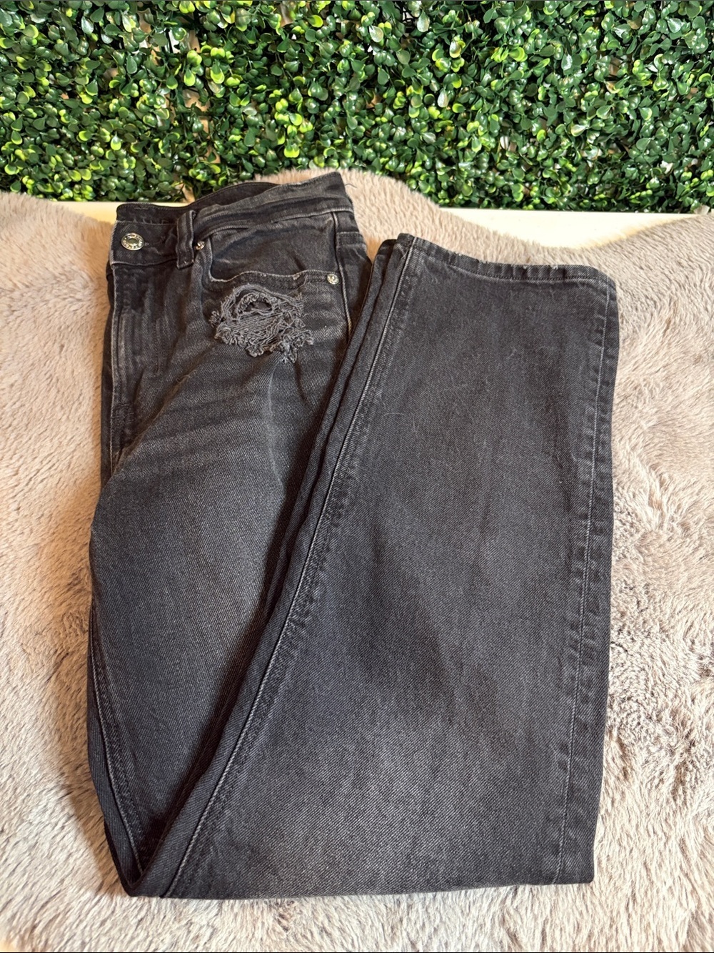 American Eagle Black High Rise Ankle Straight-Leg Size 4